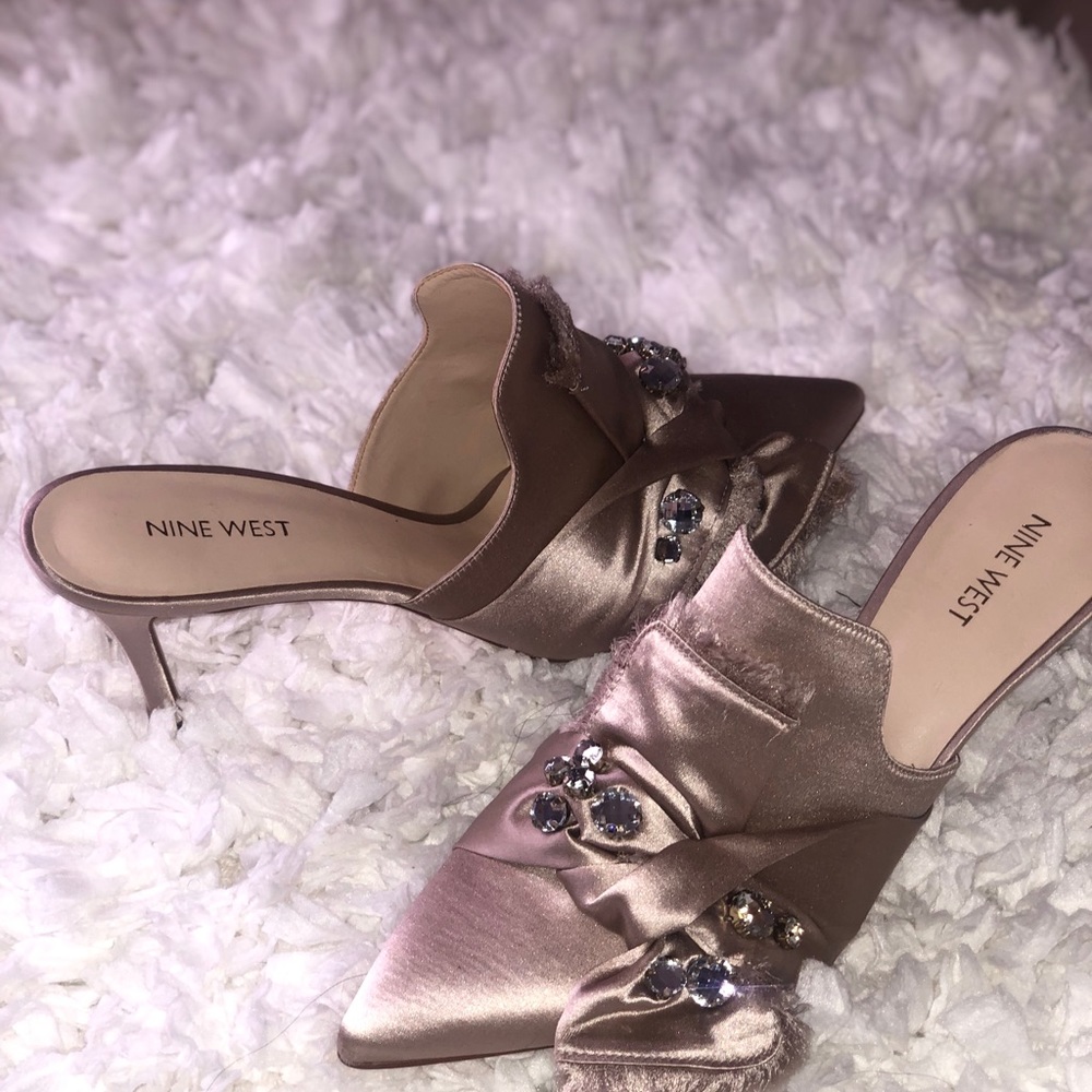 Cream Nine West Pointy Toe half shoe 😍